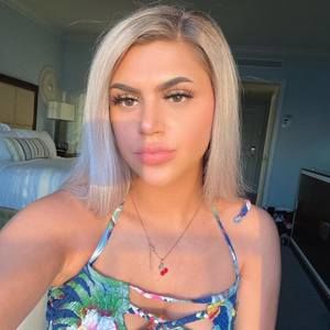 Meet your Posher, Abbie